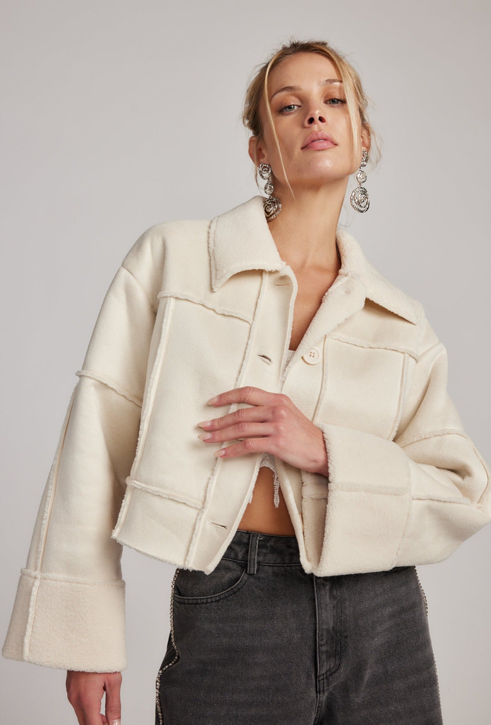 Cremefarbene Sherpa-Jacke von Avery