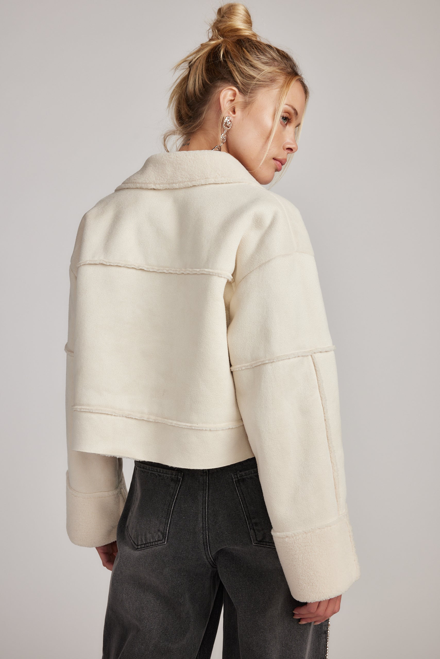 Cremefarbene Sherpa-Jacke von Avery