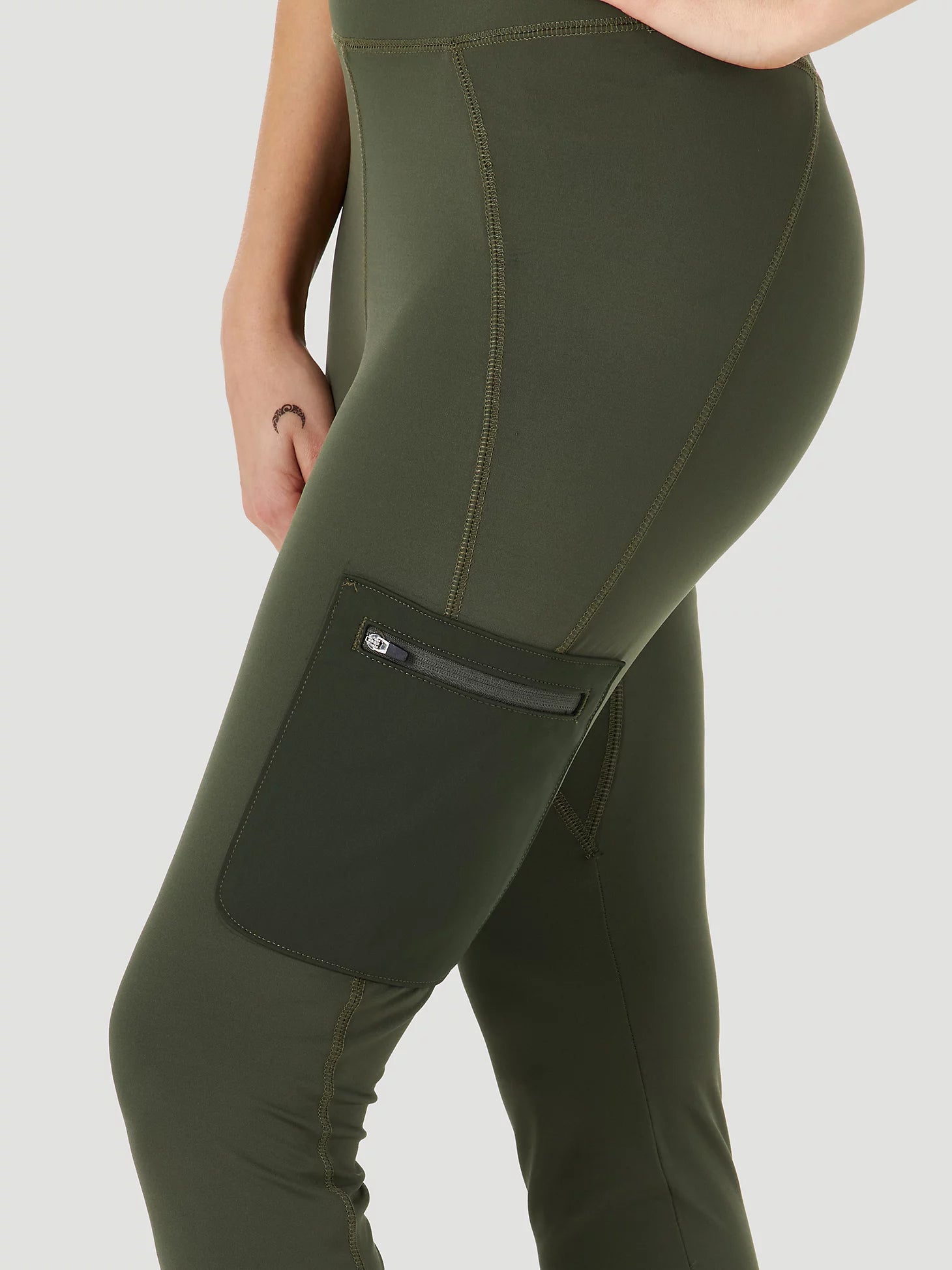 ATG BY WRANGLER™ CARGO-LEGGINGS FÜR DAMEN IN OLIVE 