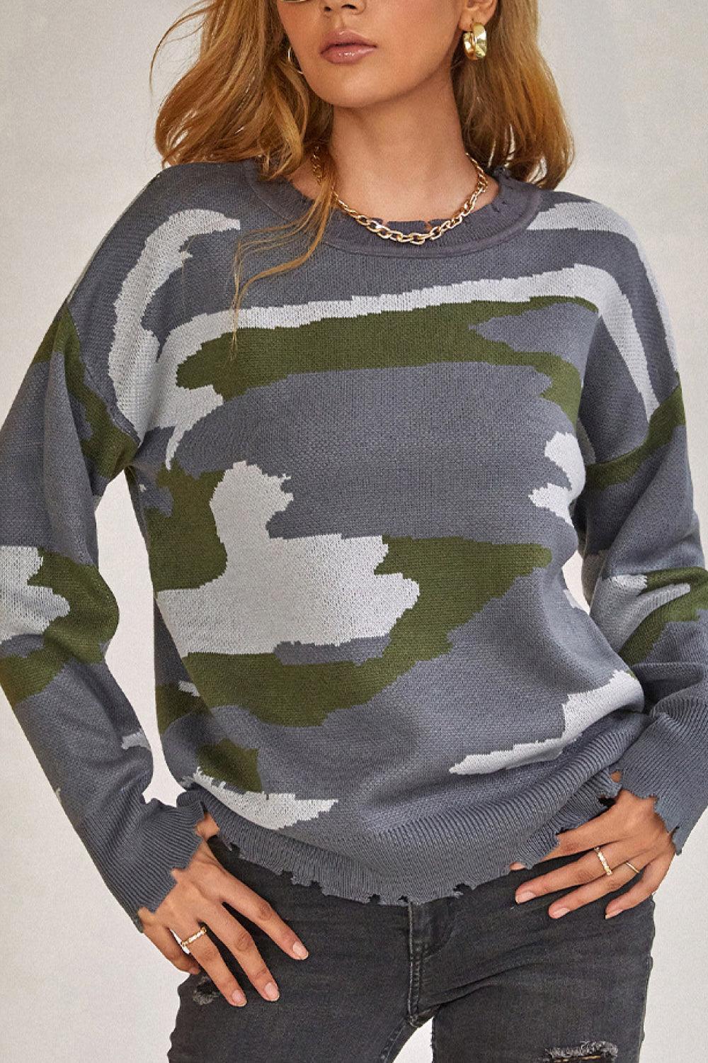 Pullover mit Camouflage-Muster und Destroyed-Saum