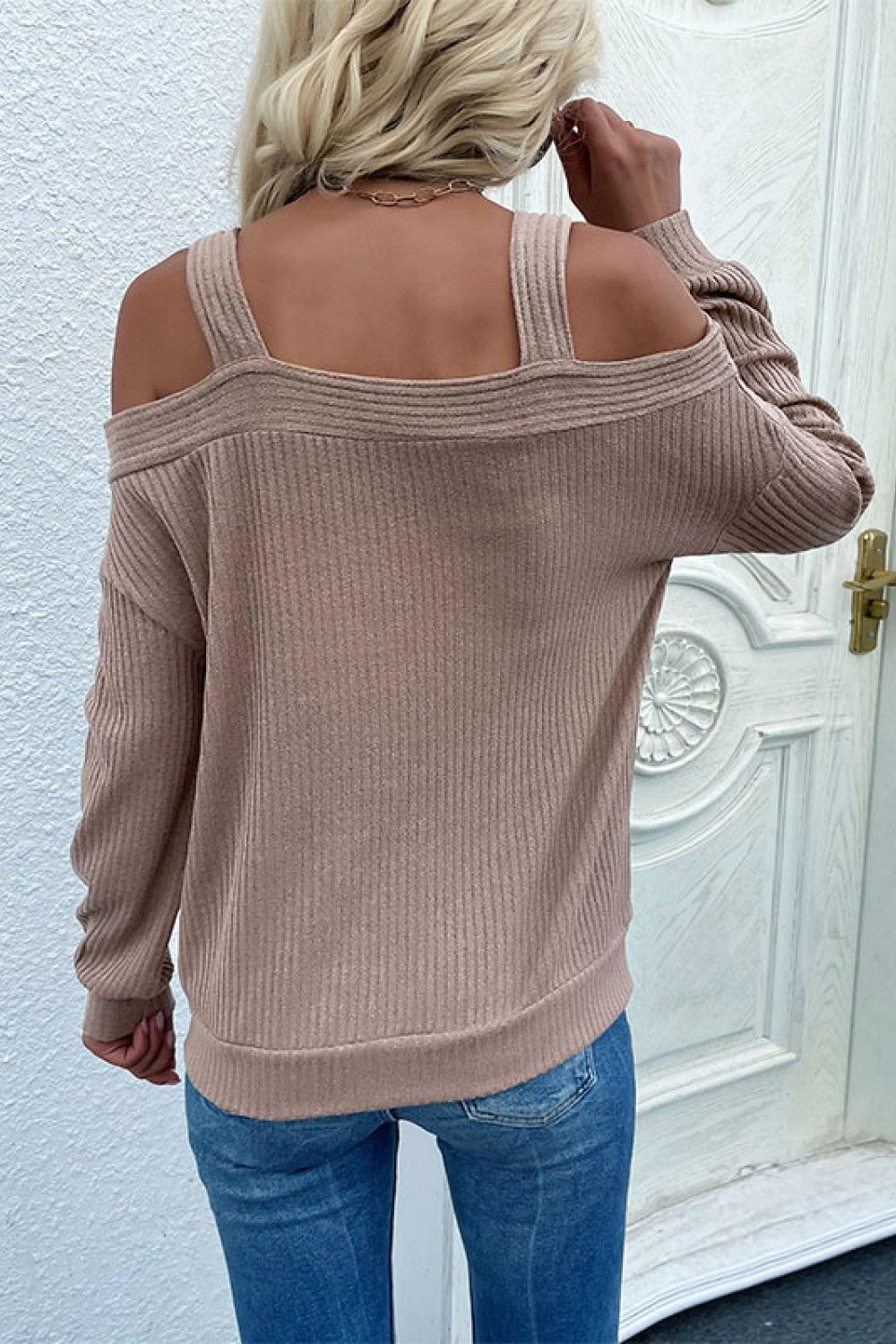 Rippstrickpullover mit kalter Schulter