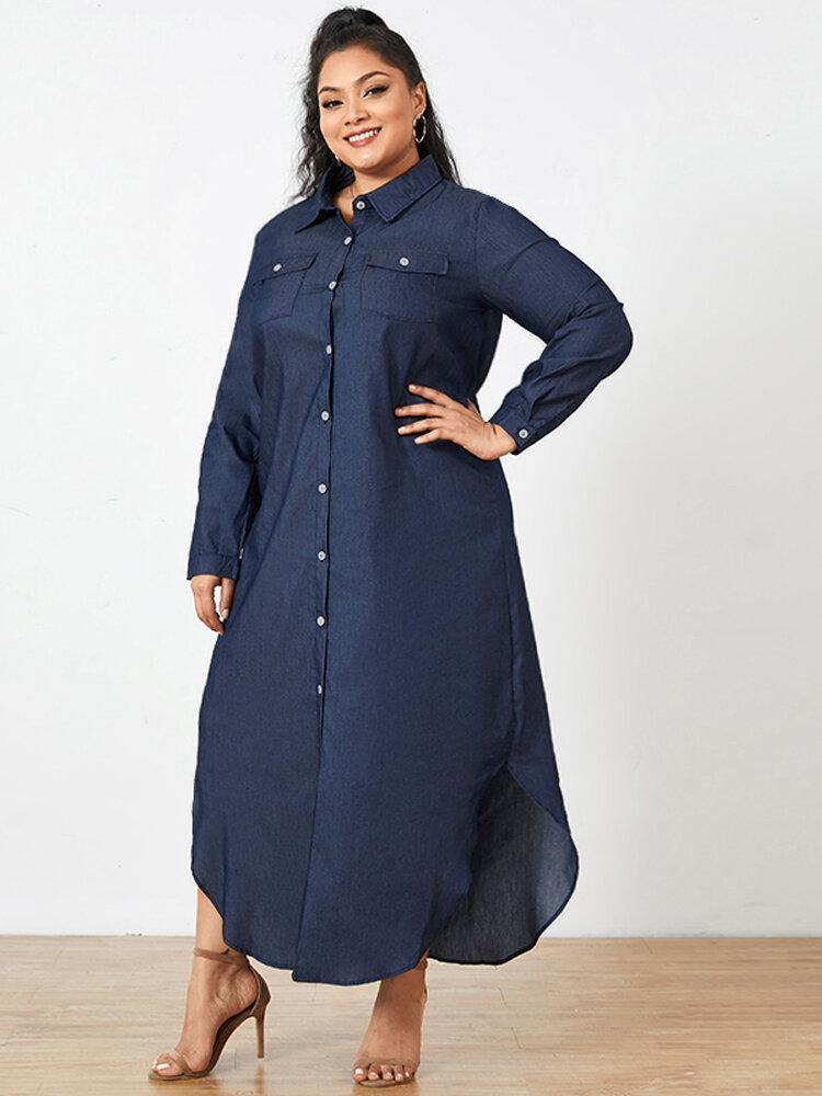 Lässiges, lockeres Denim-Maxi-Hemdkleid mit Knopfleiste vorne, unregelmäßigem Schlitzsaum und Vordertaschen 