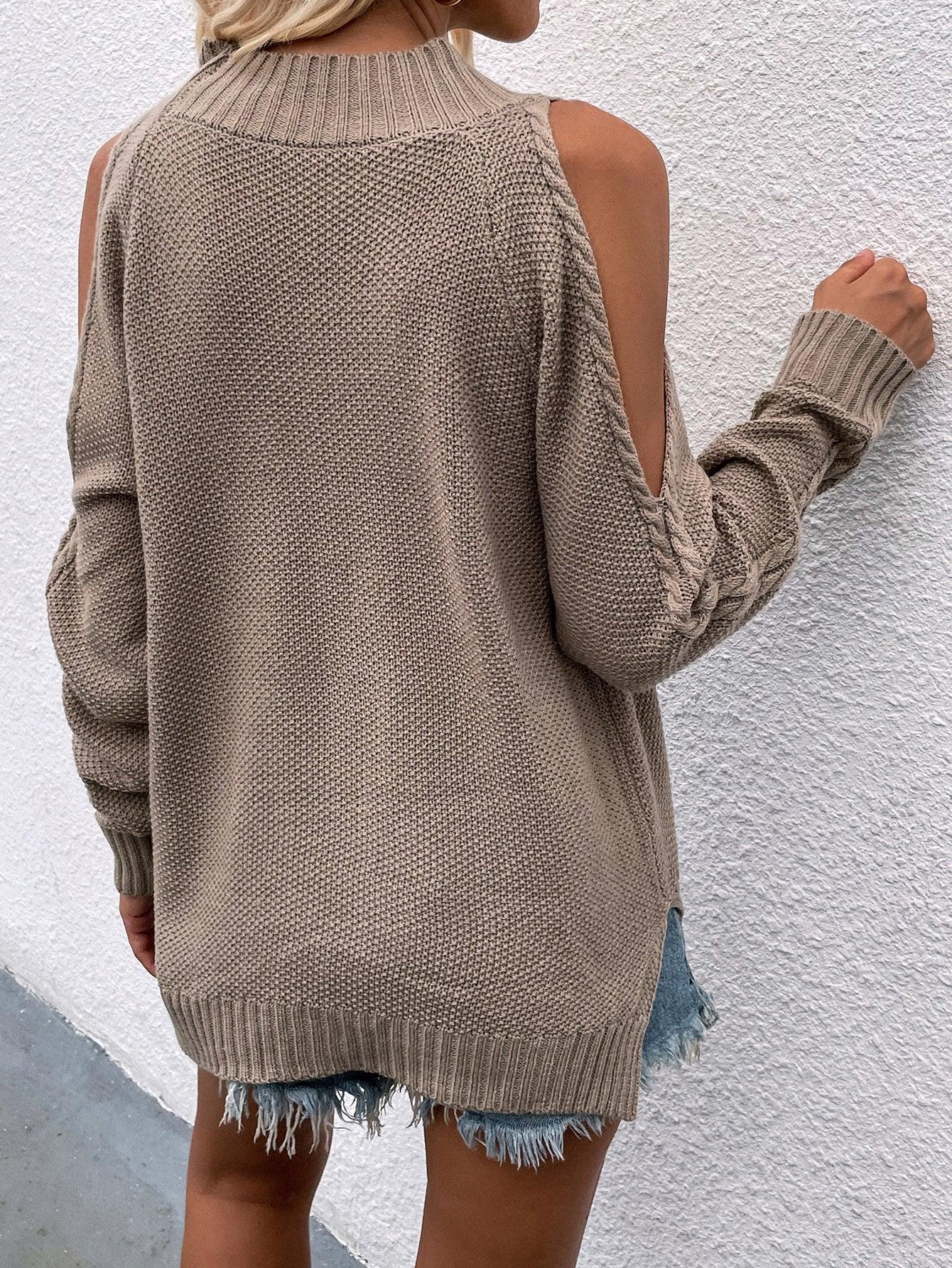 Kaltschultriger Pullover mit Zopfmuster