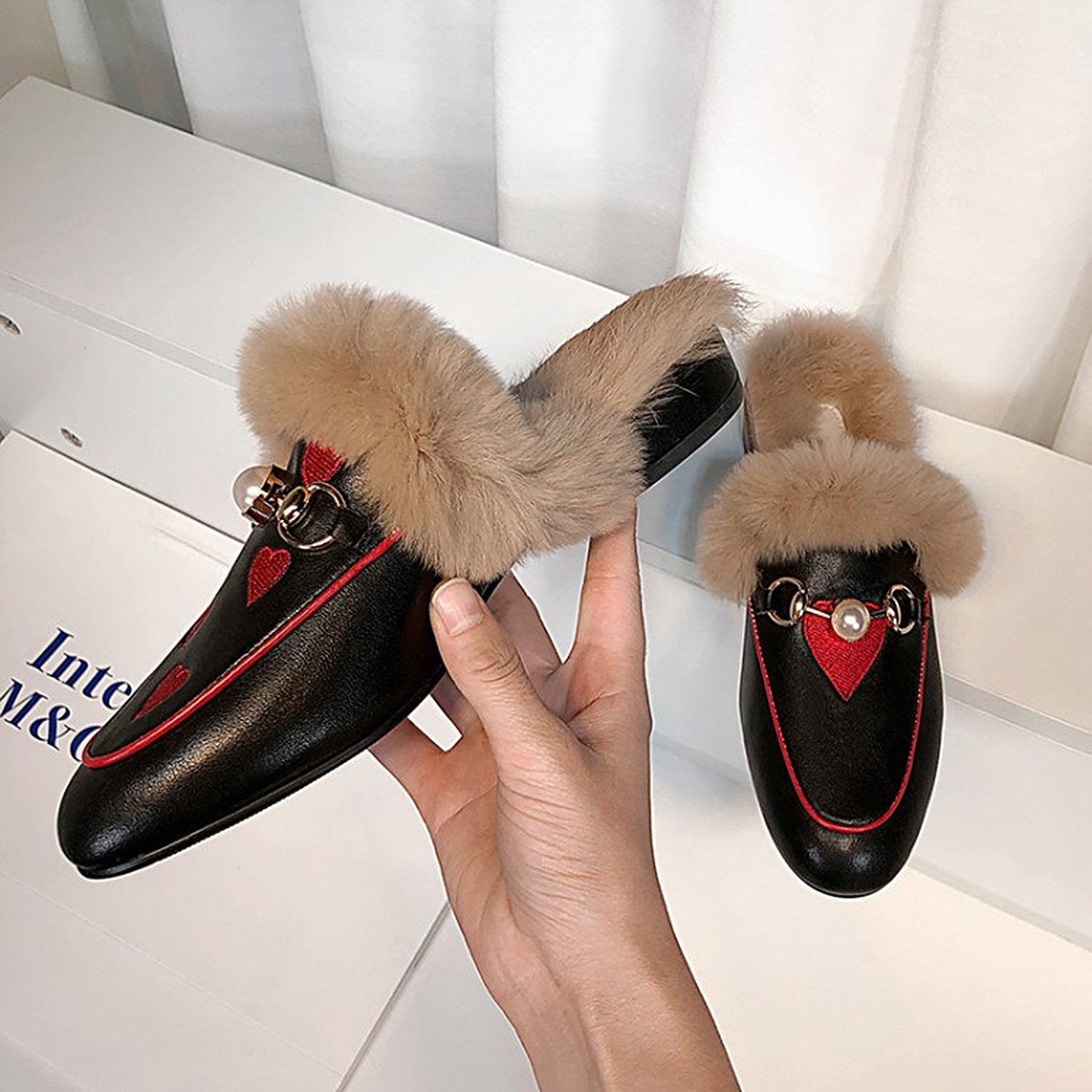 Women Embroidered Fur Pearl Buckle Slippers Mules Flat