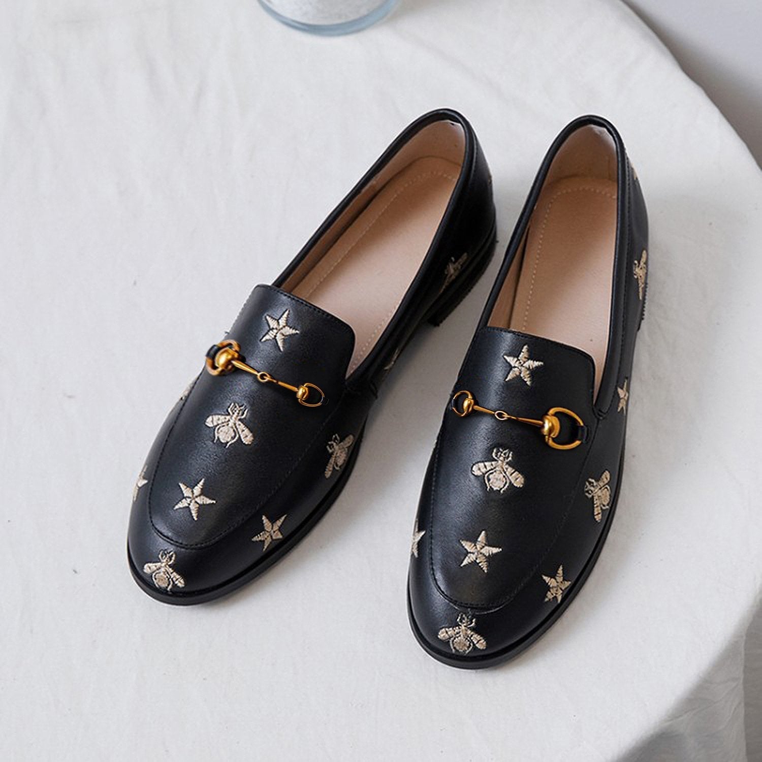 Mocasines Clásicos de Piel con Abeja y Estrella para Mujer