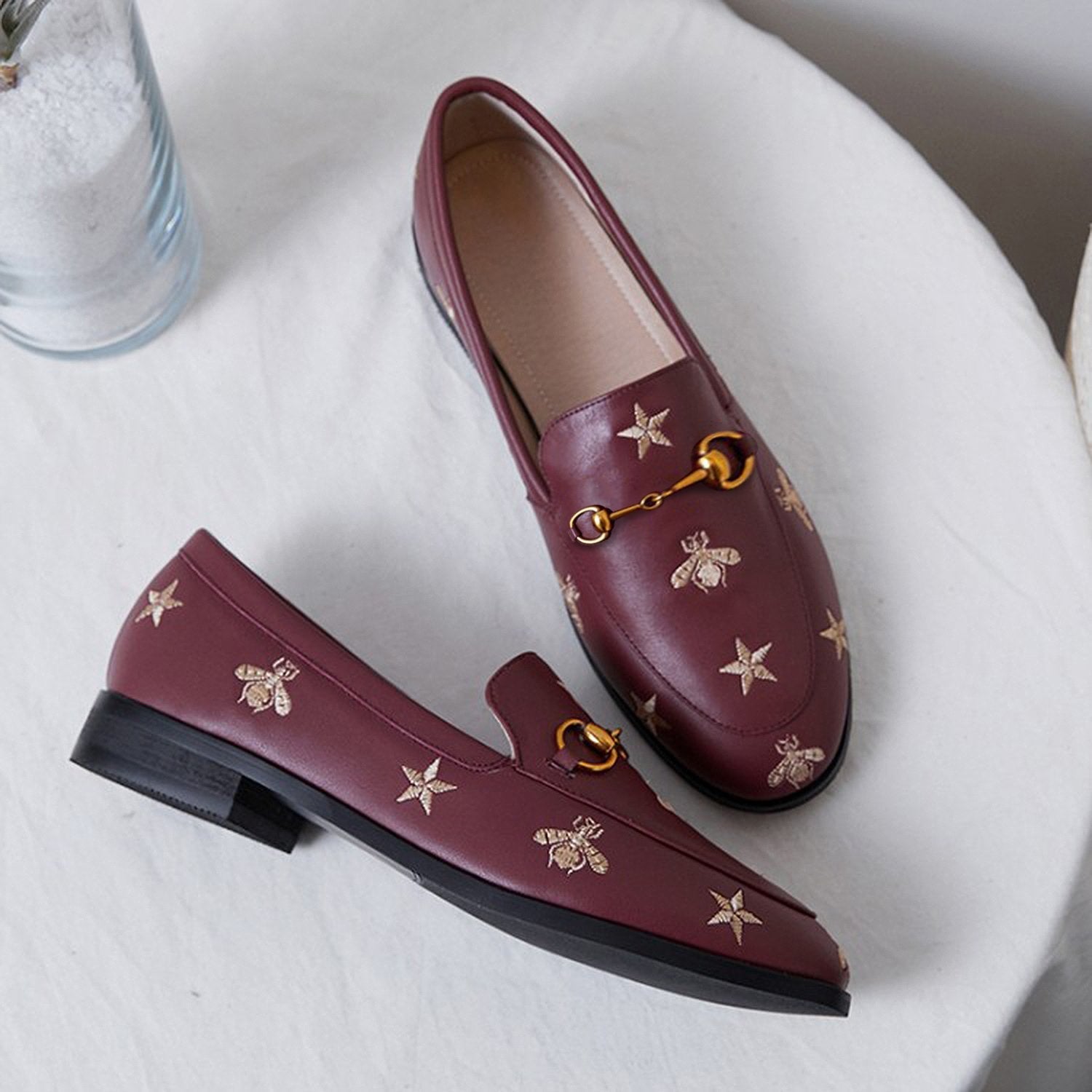 Mocasines Clásicos de Piel con Abeja y Estrella para Mujer