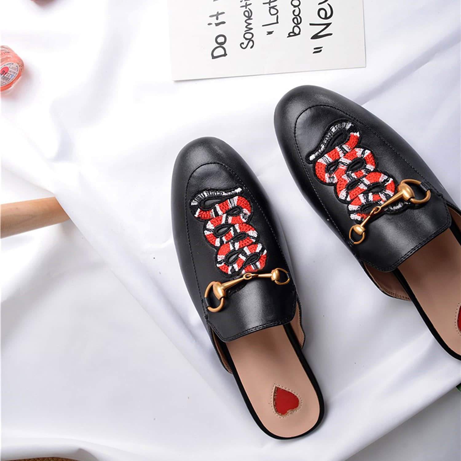 Women Heart Metal Buckle Embroidery Pattern Mules