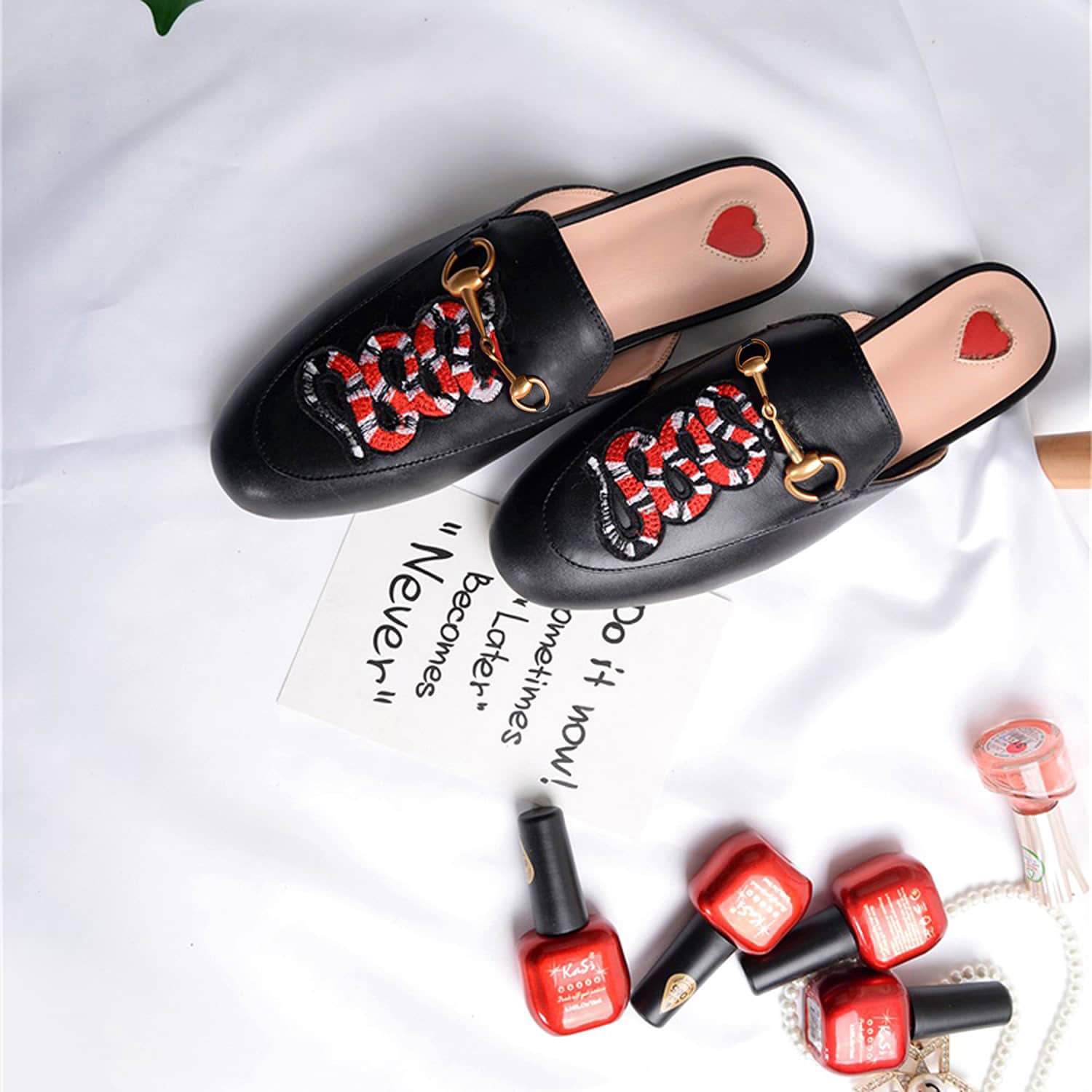 Women Heart Metal Buckle Embroidery Pattern Mules