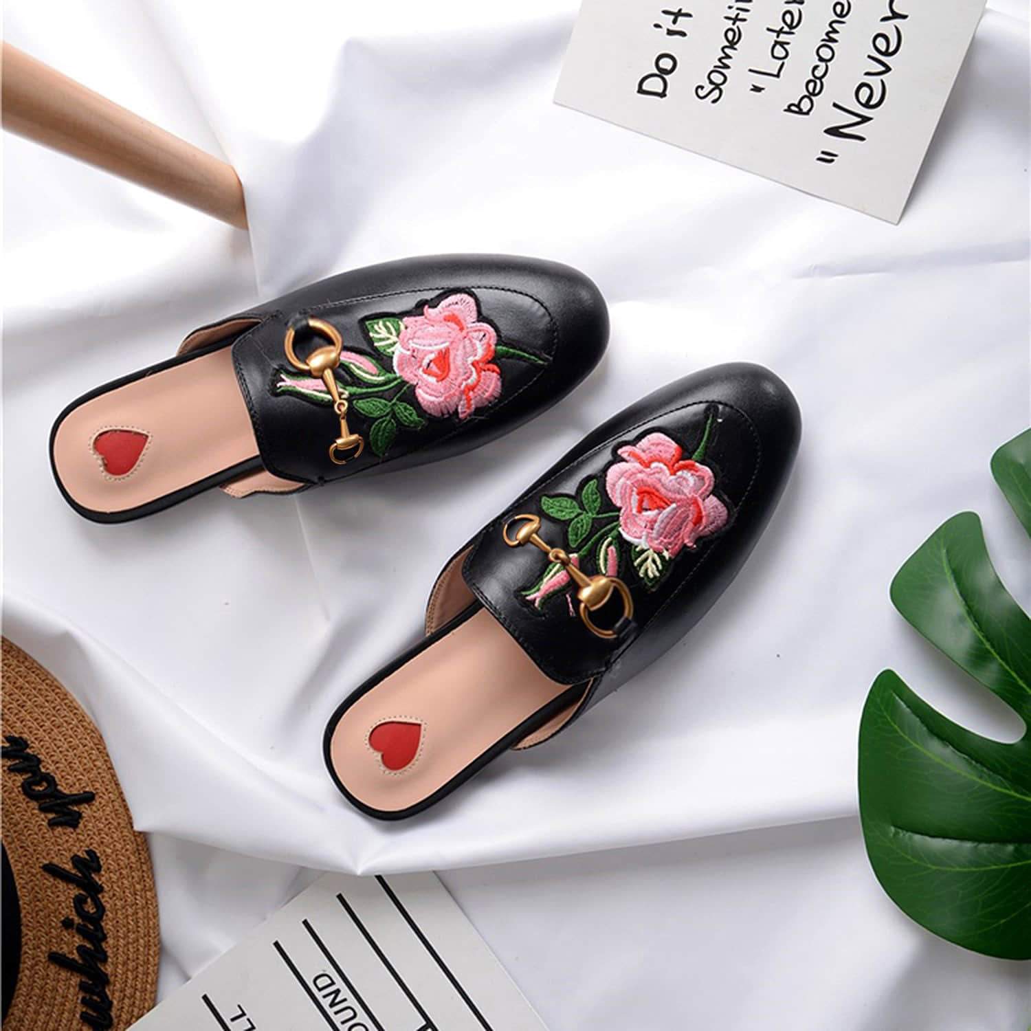 Women Heart Metal Buckle Embroidery Pattern Mules