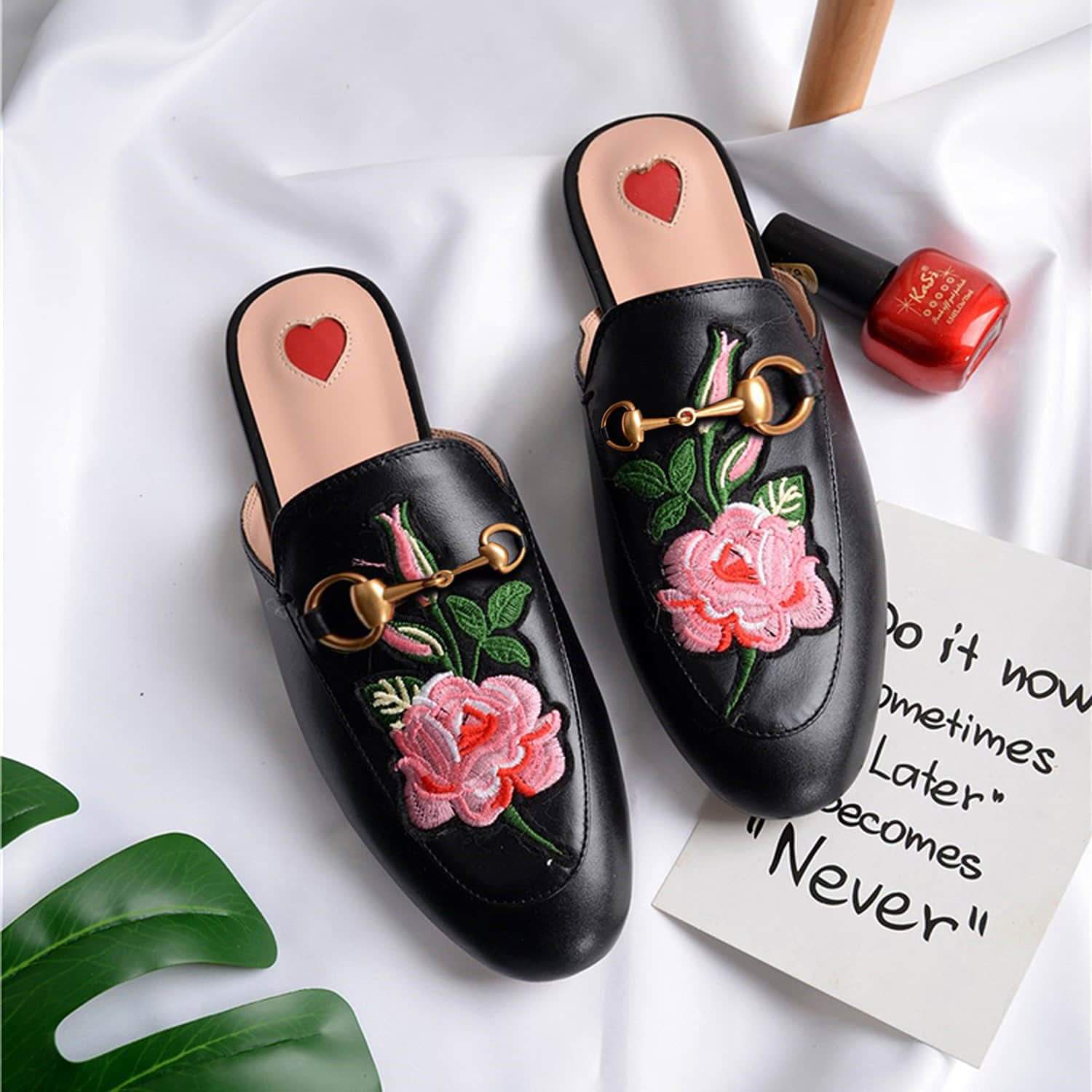 Women Heart Metal Buckle Embroidery Pattern Mules