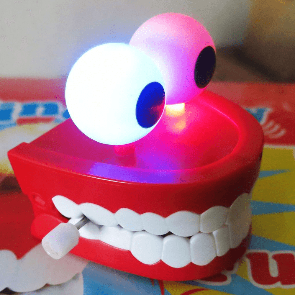 1Pc Clockwork Jumping Teeth Red Wind up Funny Mouth Tooth with Eyes Flashing Novelties Trick Toys