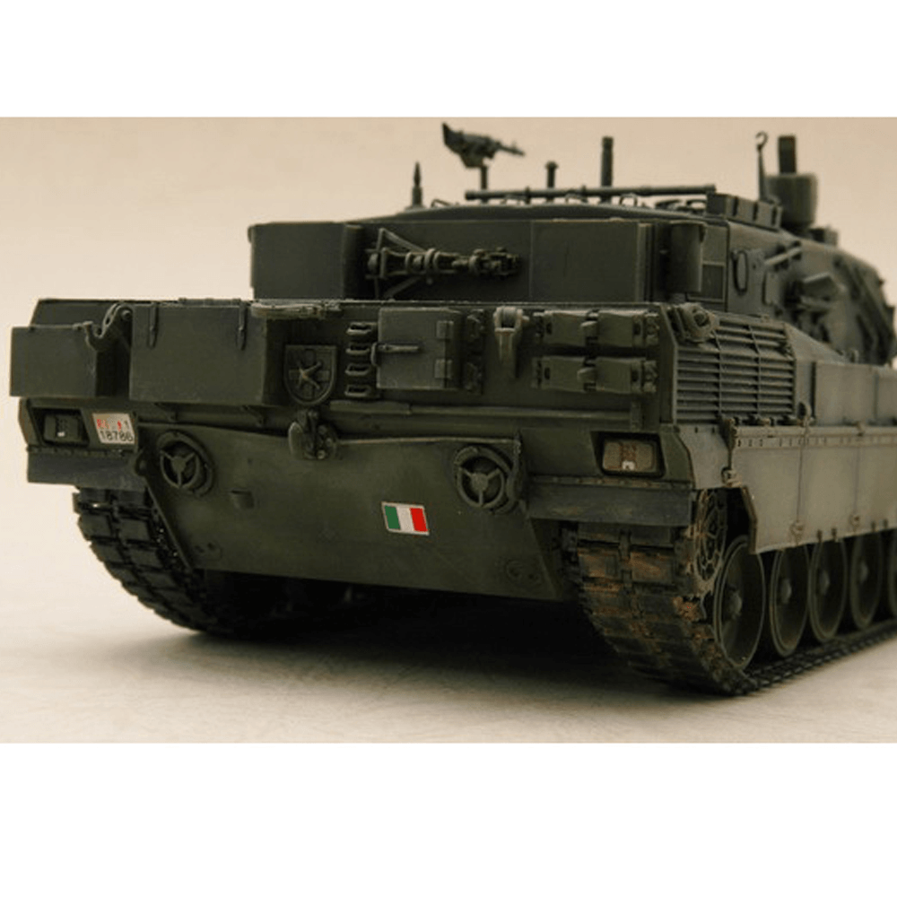 Trumpeter 1:35 Italian C1 Ariete DIY Assembled Tank Static Model Building Set