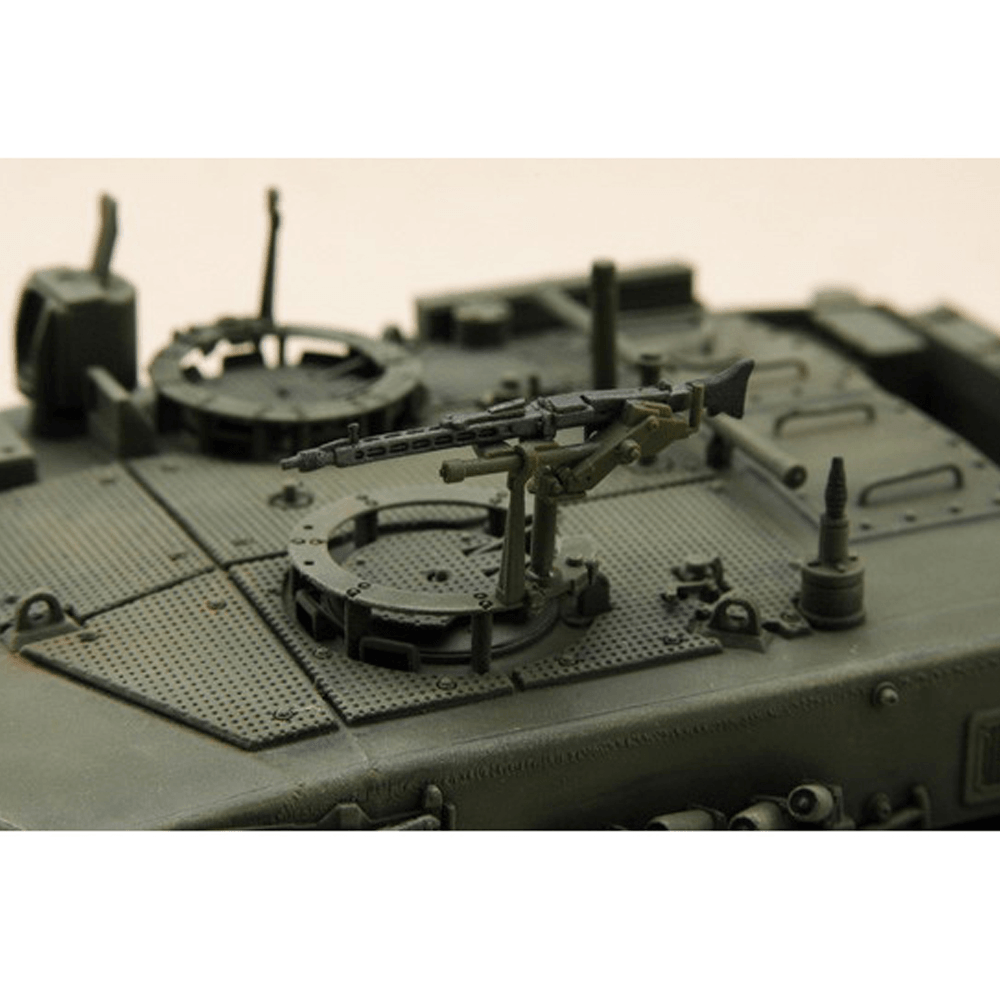 Trumpeter 1:35 Italian C1 Ariete DIY Assembled Tank Static Model Building Set