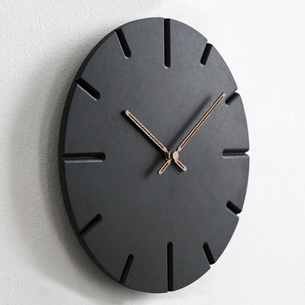 Orologio da parete rotondo moderno minimalista con fori profondi