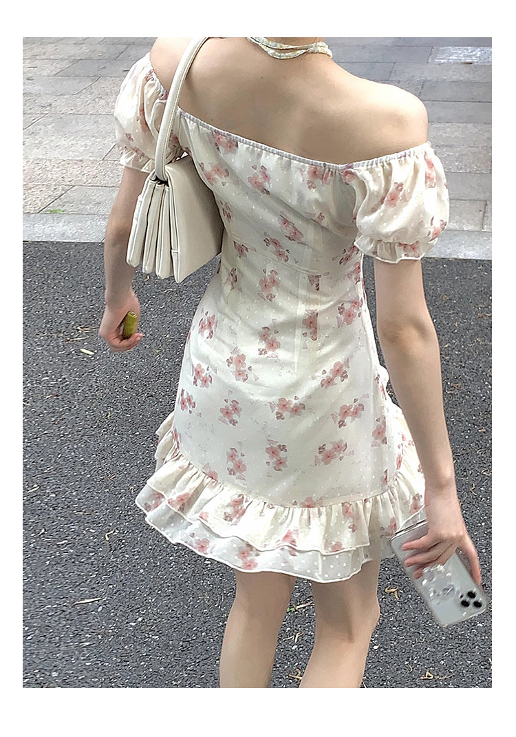 Kokettes Blumen-Minikleid mit schmaler Passform und Rüschen