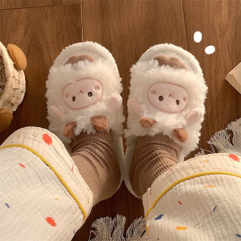 Pantuflas acogedoras de peluche de oveja de dibujos animados