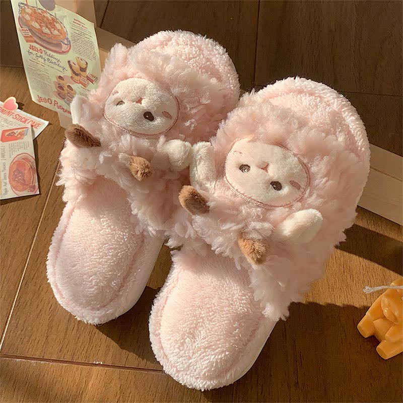 Pantuflas acogedoras de peluche de oveja de dibujos animados