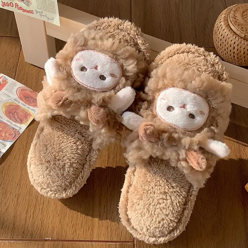 Pantuflas acogedoras de peluche de oveja de dibujos animados