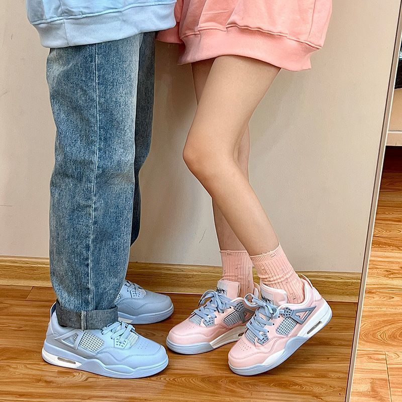 Zapatillas deportivas para él y para ella y zapatos a juego para parejas