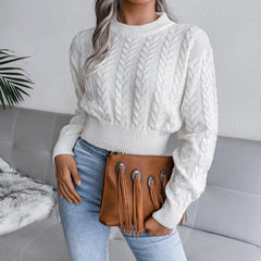 Kurzer Pullover mit Zopfmuster