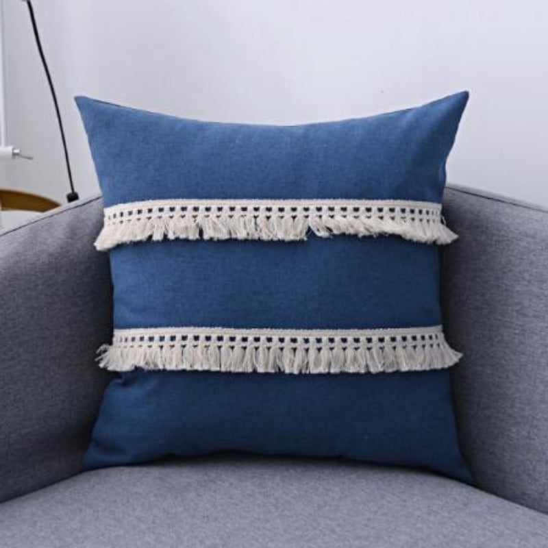 La collection de housses de coussin Boho Fringe + Tassel