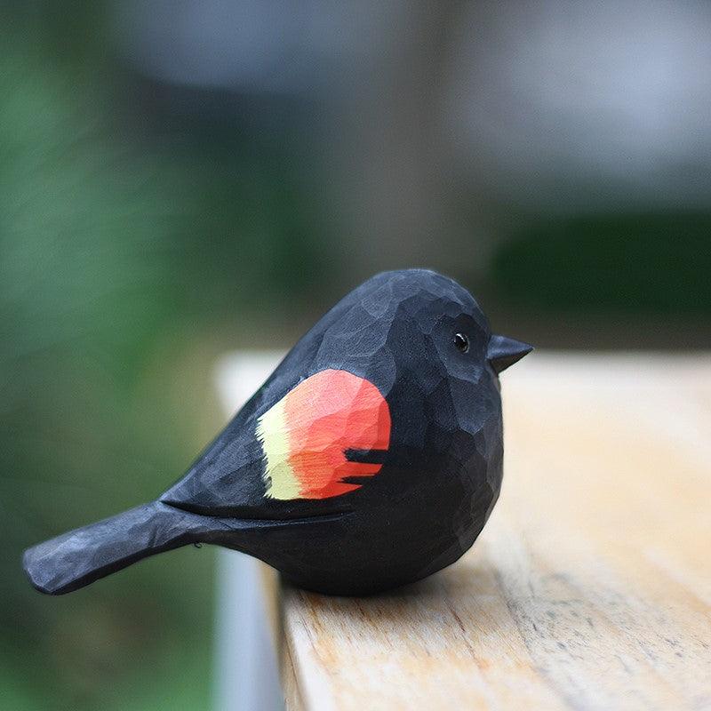 Merlo dalle ali rosse Figurine in legno intagliato e dipinto a mano