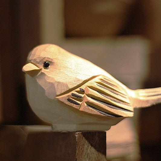 Figurines d'oiseaux potelés sculptées à la main en bois peint