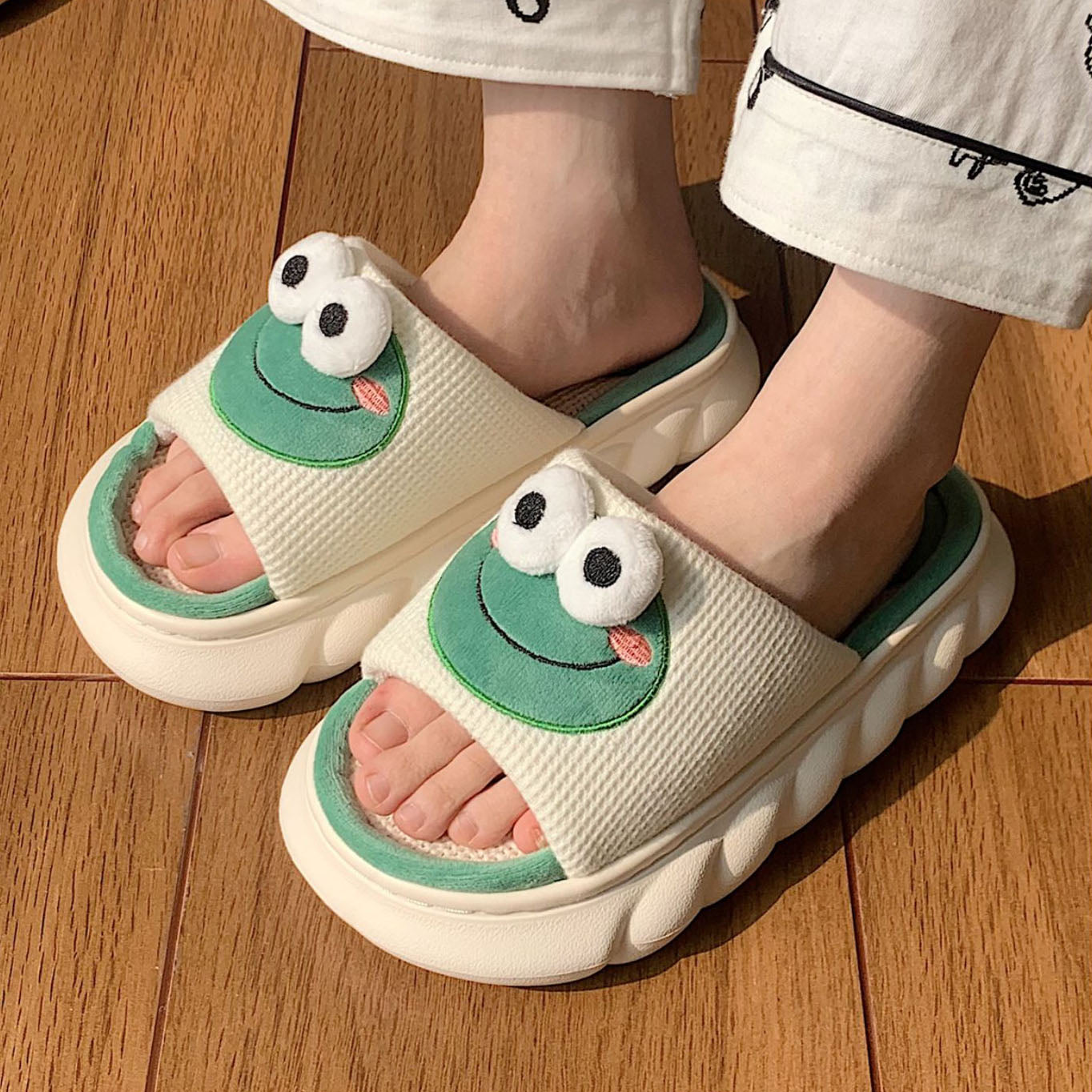 Cute Cartoon Frog Casual Linen Slipper