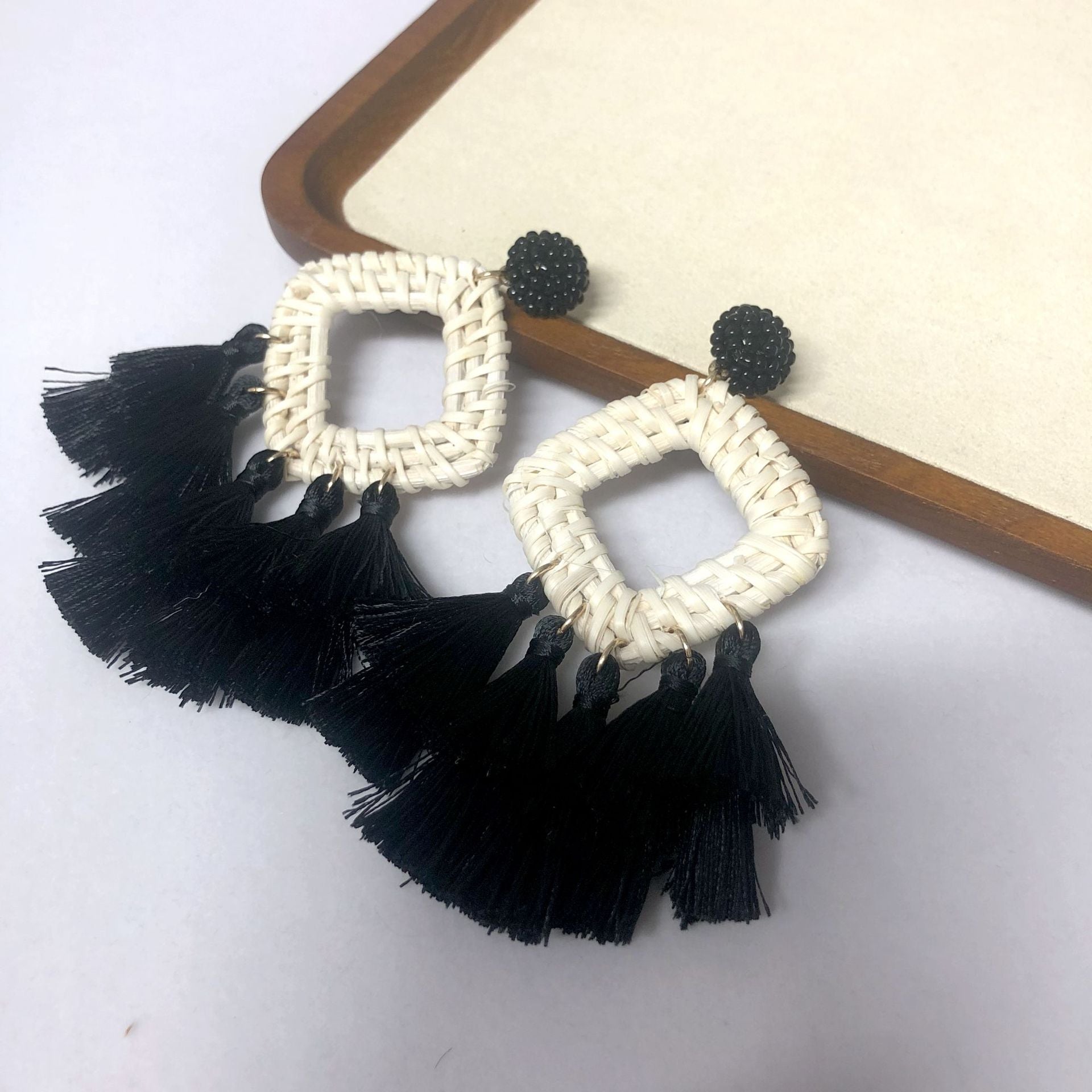 New vintage rattan tassel earrings earrings Bohemian handmade raffia earrings