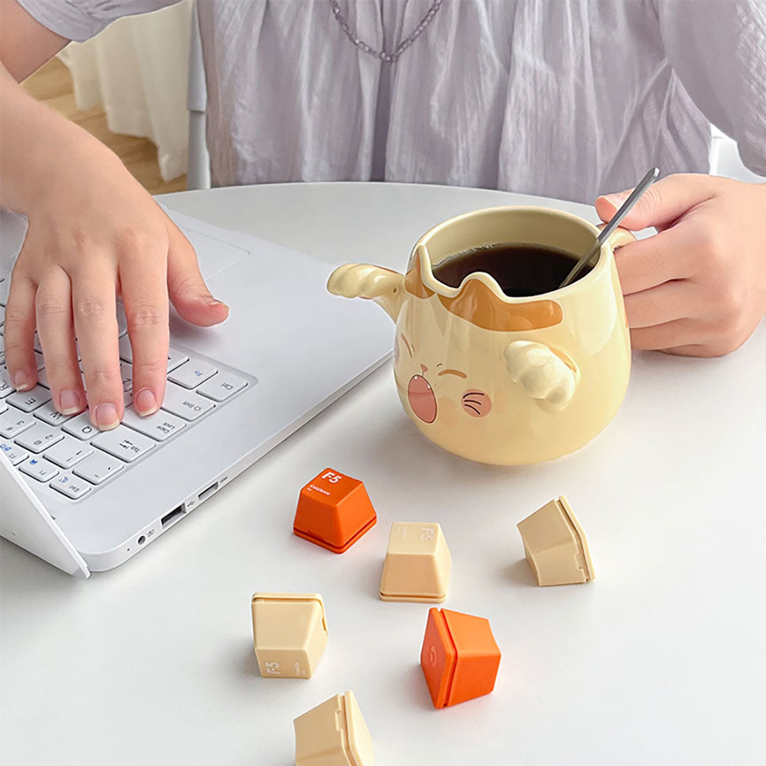 Tasse en céramique inspirée d'un chat mignon