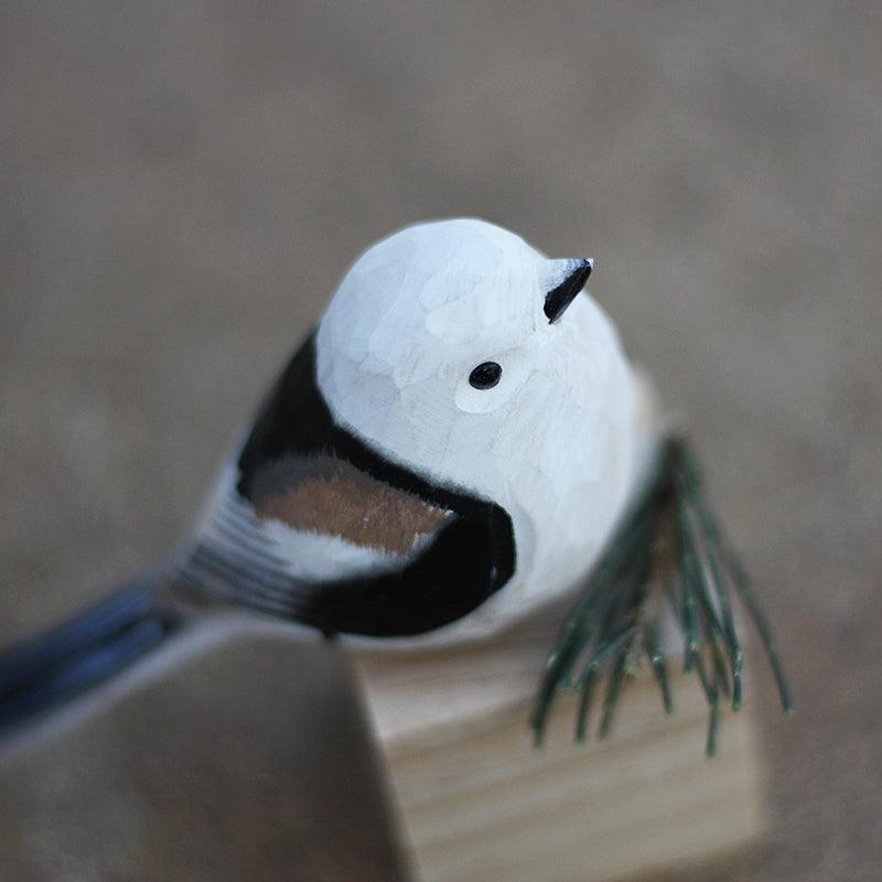 Aegithalidae Vogelfiguren aus handgeschnitztem, bemaltem Holz