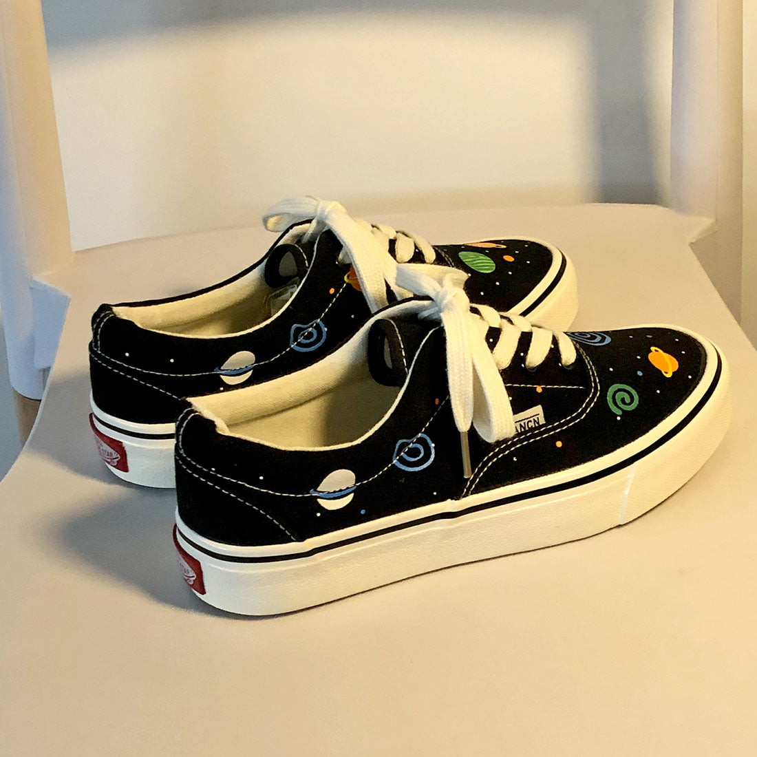 Canvas-Sneaker mit Planeten-Print