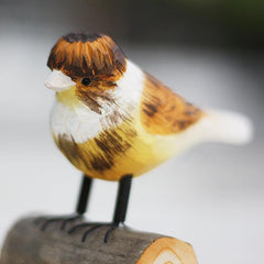 Vogelfiguren mit Haube, Kanarienvögel, handgeschnitzt, bemalt, aus Holz