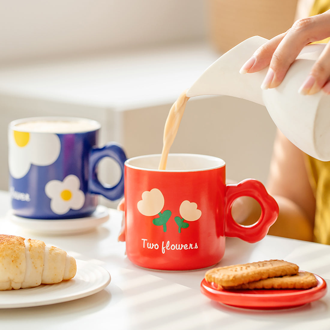 Tazza da caffè in ceramica con fiori