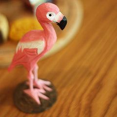 Flamingo-Vogel-Figuren, handgeschnitzt und bemalt aus Holz