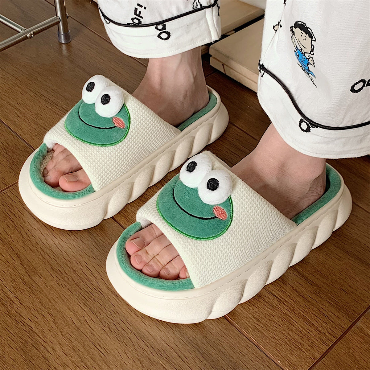 Lässiger Leinen-Slipper mit niedlichem Cartoon-Frosch