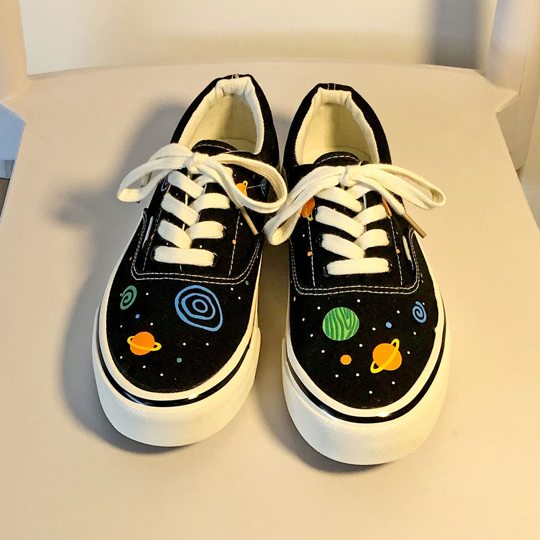 Canvas-Sneaker mit Planeten-Print