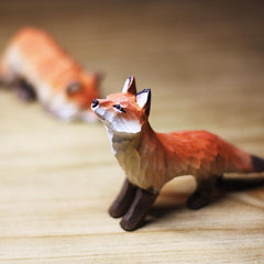 Figurines de renard sculptées à la main en bois peint