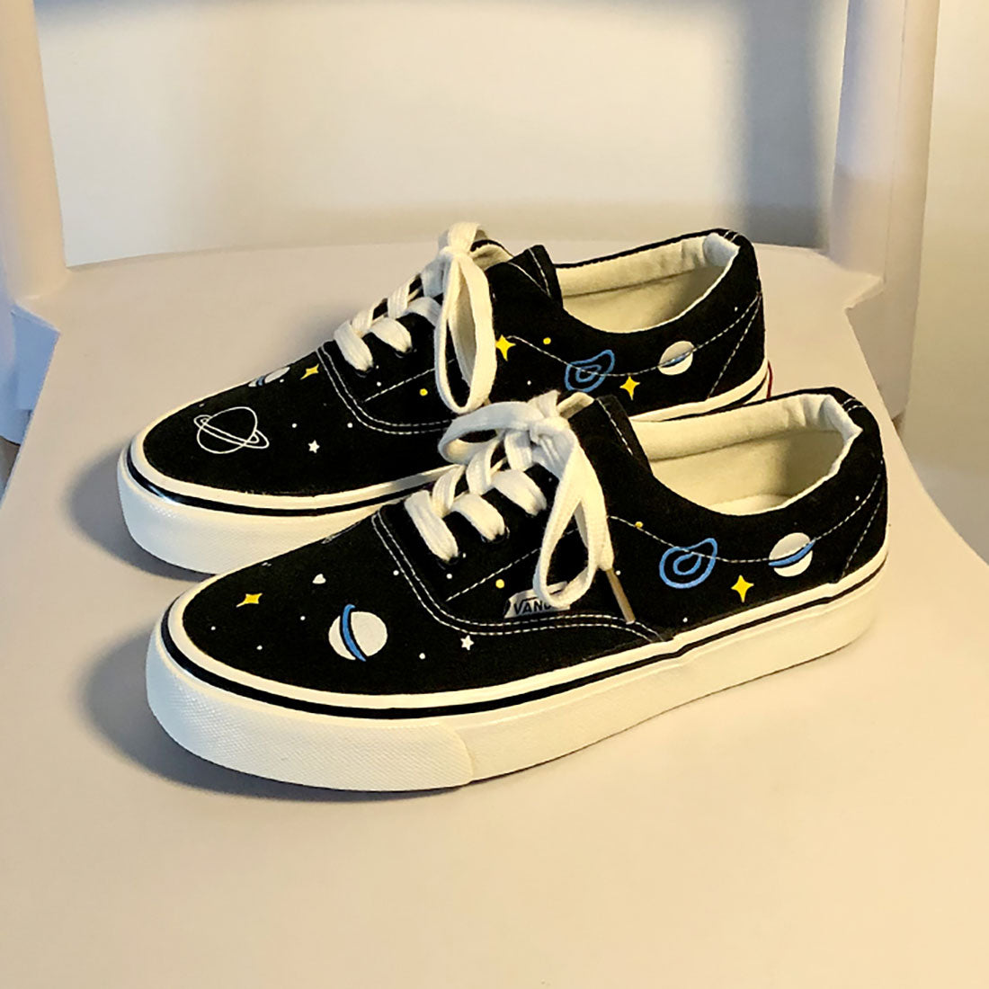 Canvas-Sneaker mit Planeten-Print