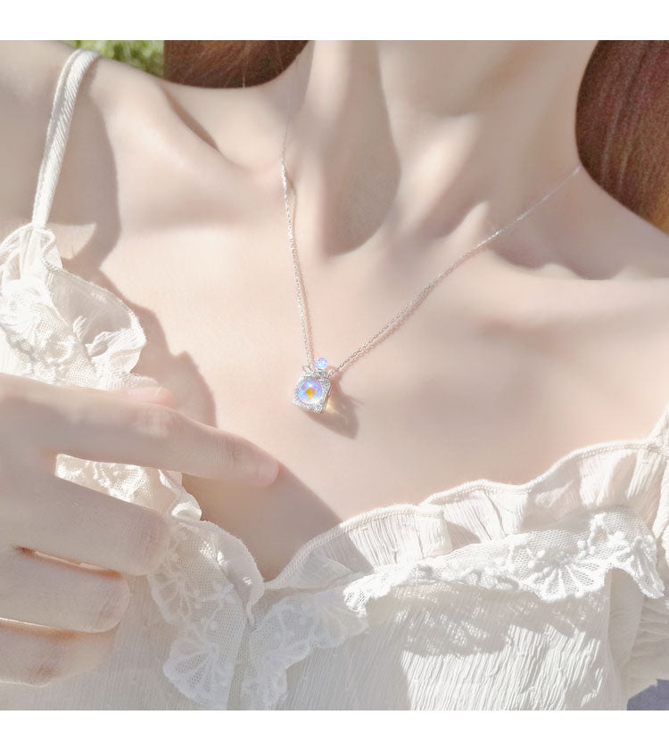 Collana in argento con ciondolo bottiglia di profumo di classe