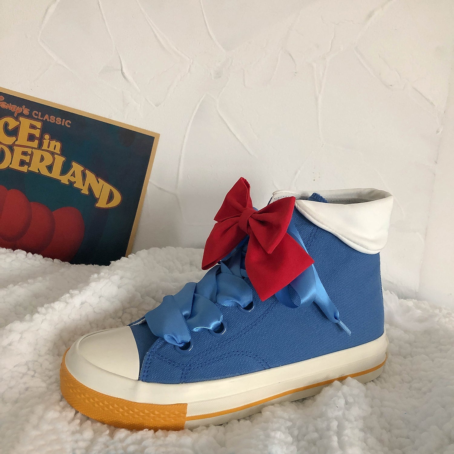 Hohe Knöchel-Sneaker im Prinzessin-Stil mit Schleife in Blau und Rot