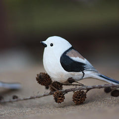 Aegithalidae Vogelfiguren aus handgeschnitztem, bemaltem Holz