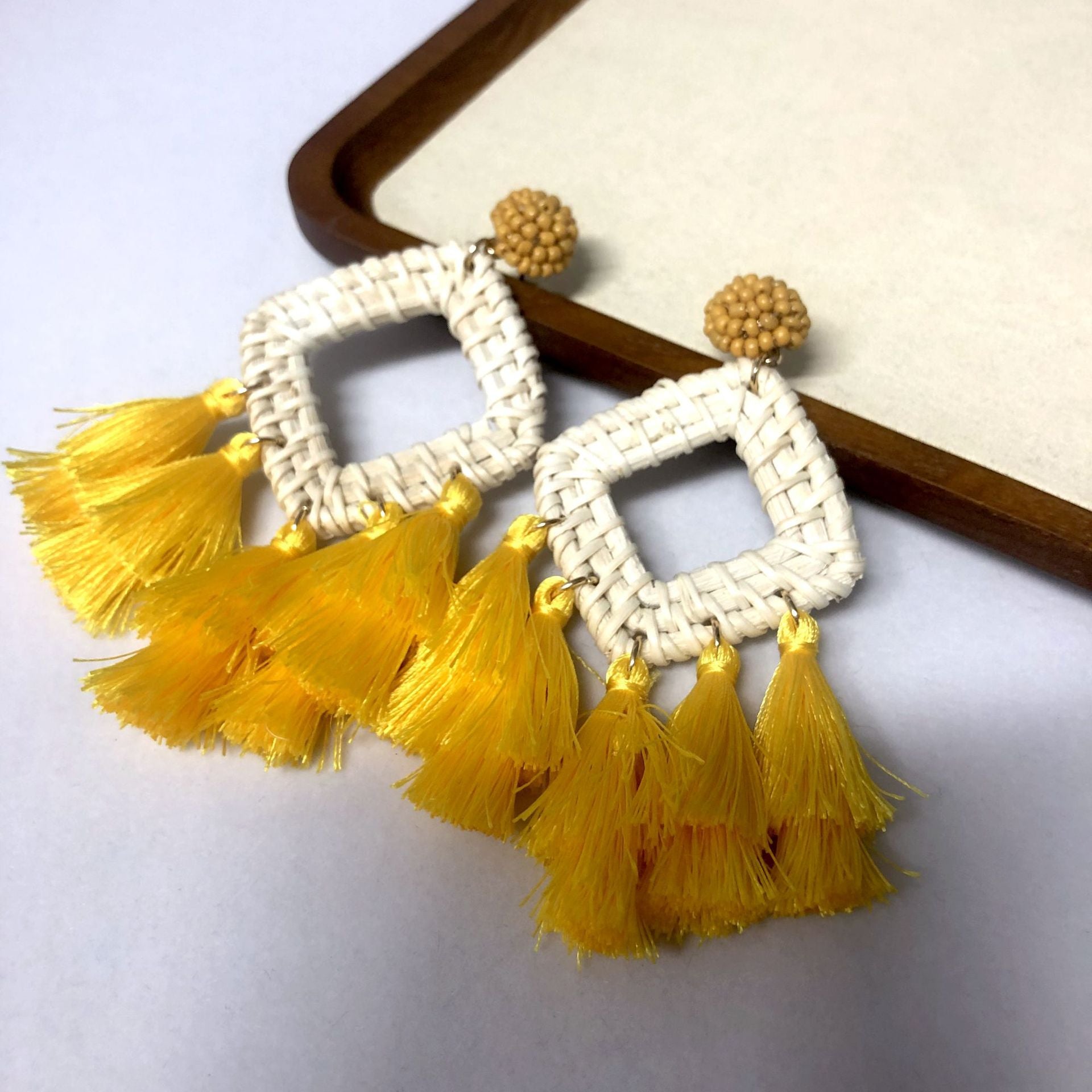 New vintage rattan tassel earrings earrings Bohemian handmade raffia earrings