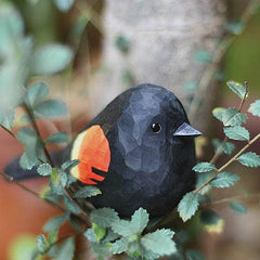 Merlo dalle ali rosse Figurine in legno intagliato e dipinto a mano