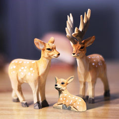 Figurines de cerf sculptées à la main en bois peint