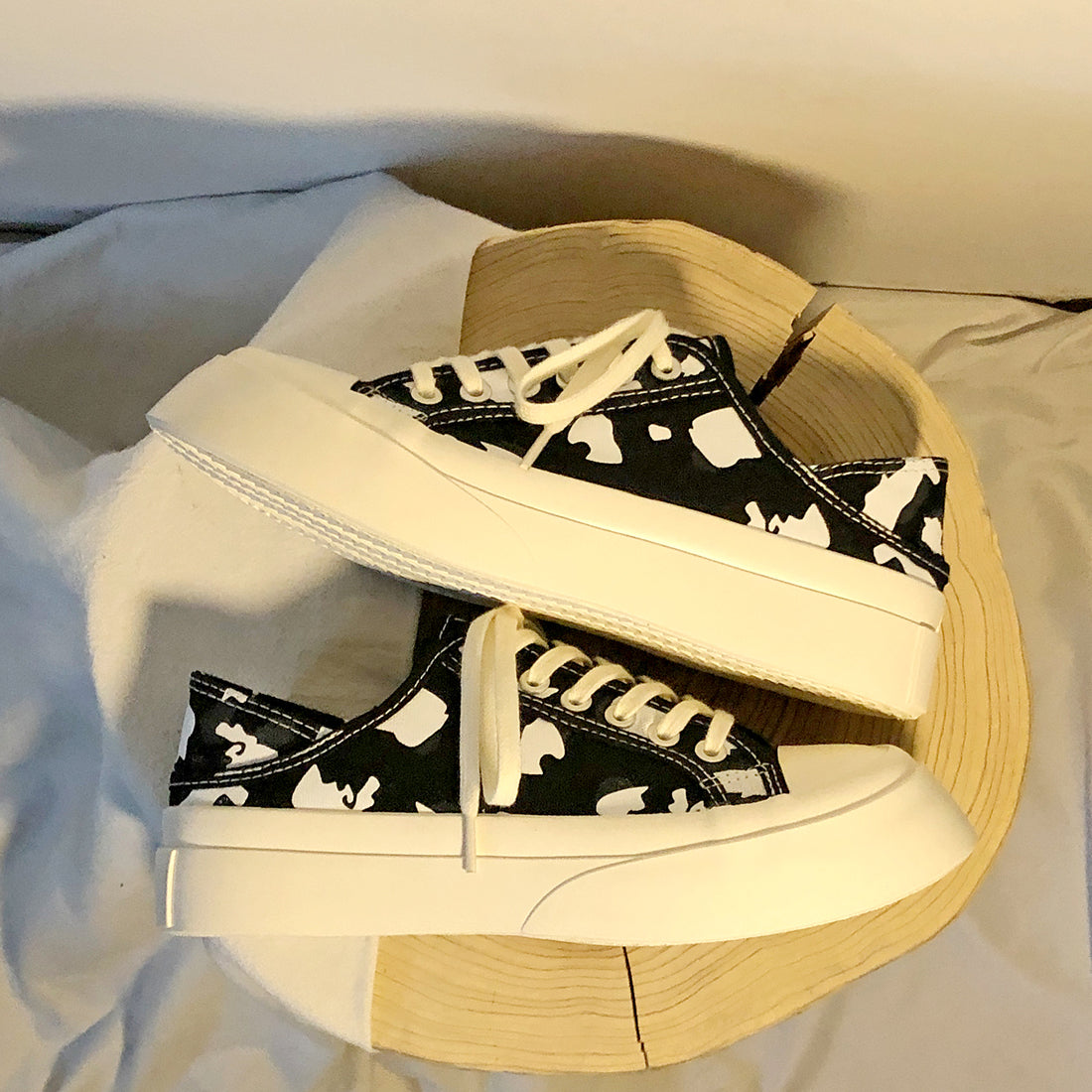 Canvas-Turnschuhe mit Kuh-Print