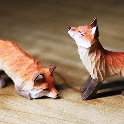 Figurines de renard sculptées à la main en bois peint