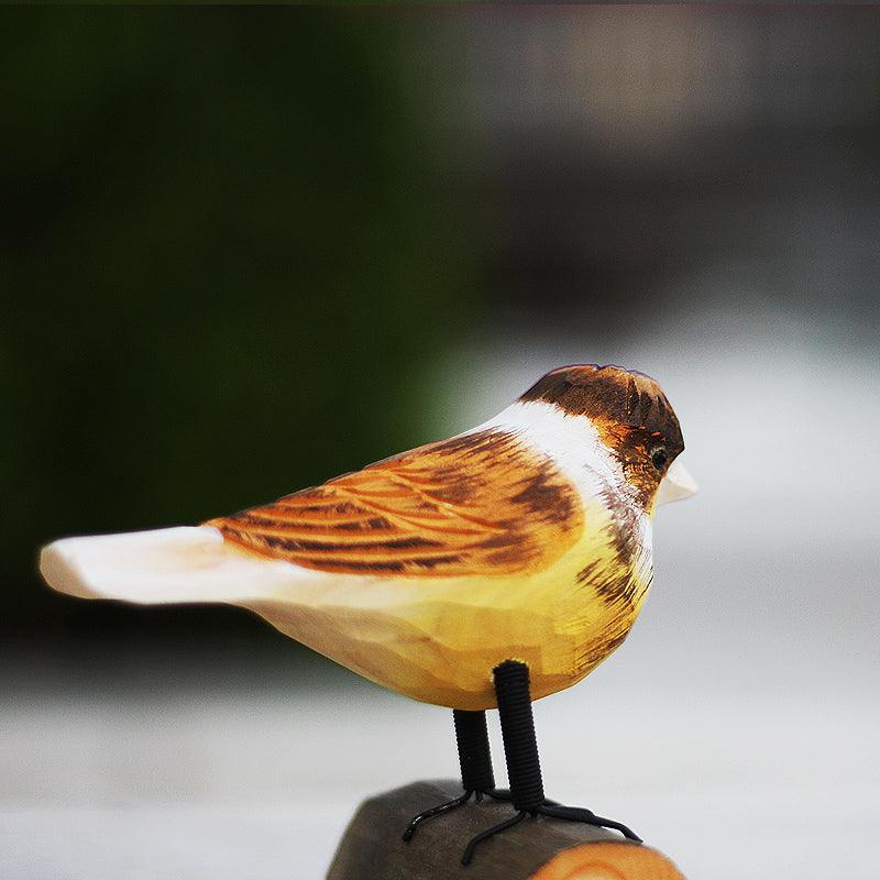 Vogelfiguren mit Haube, Kanarienvögel, handgeschnitzt, bemalt, aus Holz