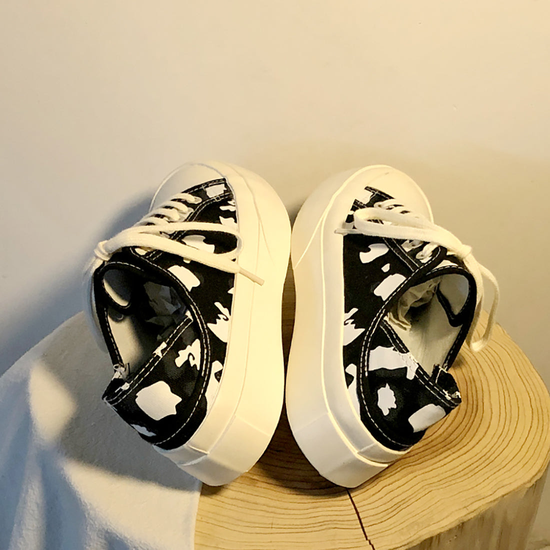 Canvas-Sneaker mit Kuh-Print