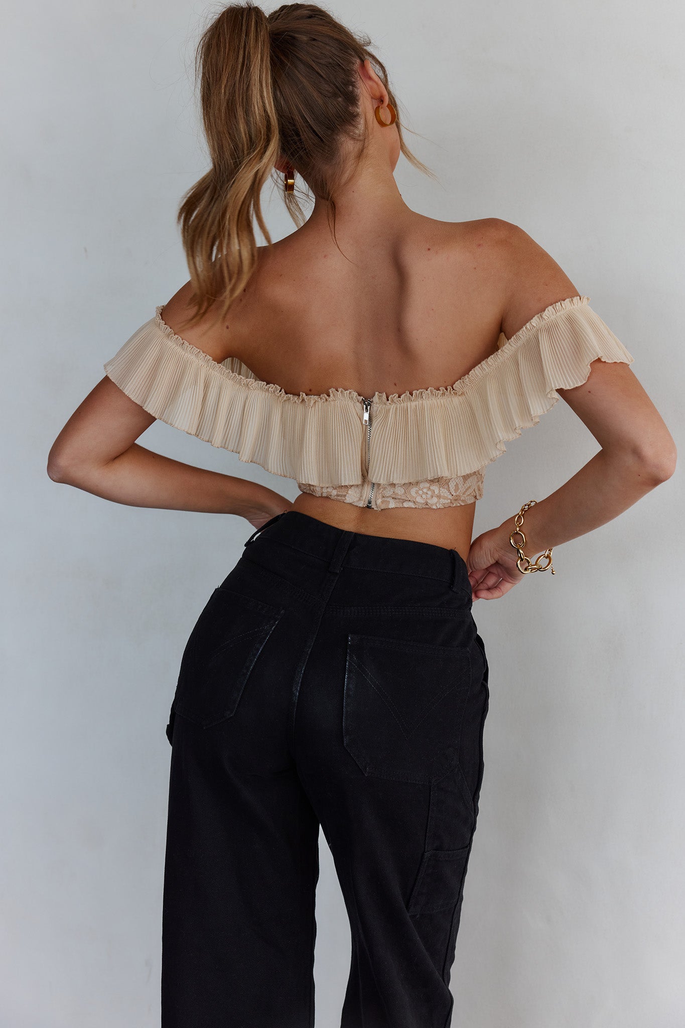 Dreamy On Or Off-Shoulder Frill Crop Top Nude